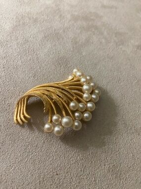 Trifari Vintage Gold Tone Stem Leaf Faux Pearl Modernist Brooch, Signed